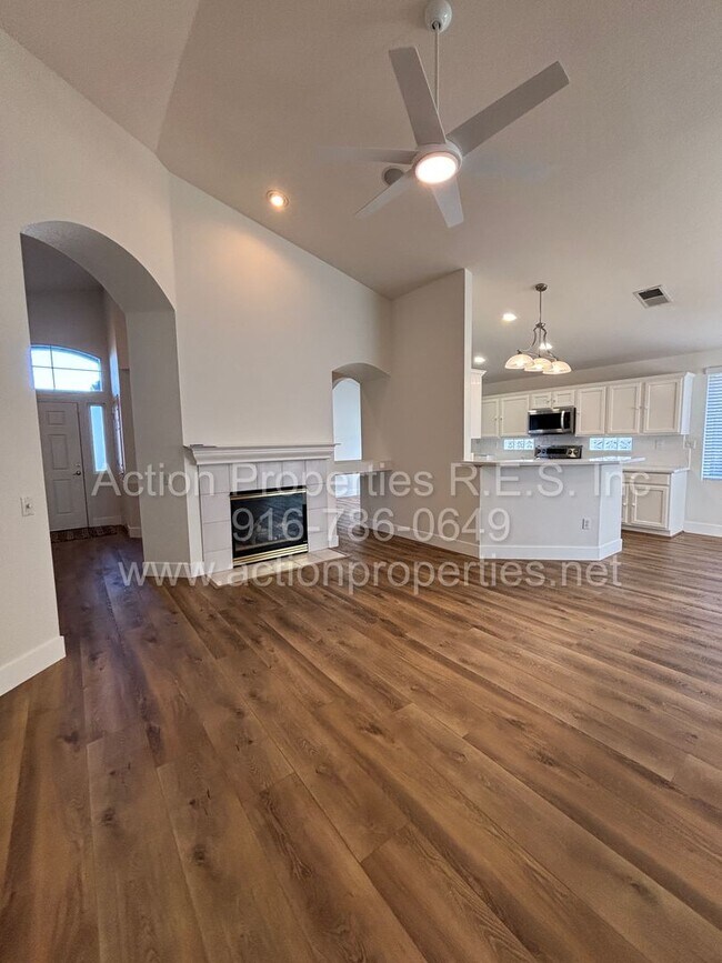Building Photo - 6000 Buggy Whip Ln