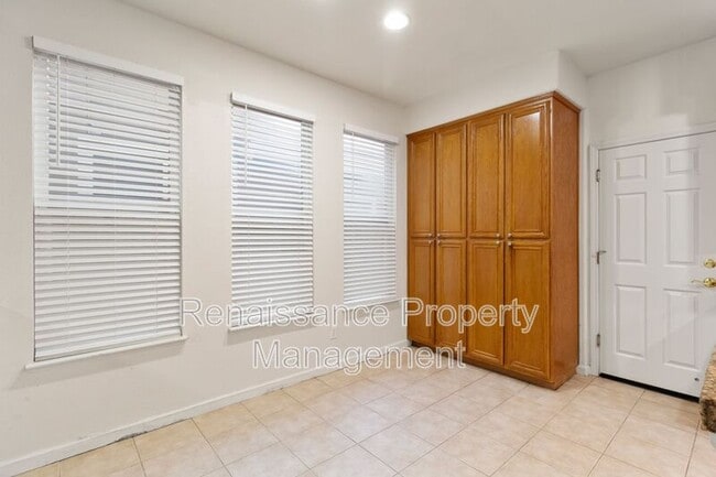 Building Photo - 492 Quail Run Cir