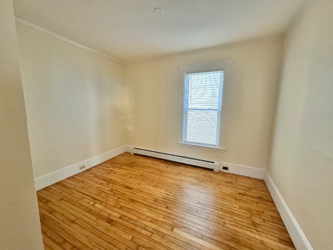 Building Photo - 66 Center St