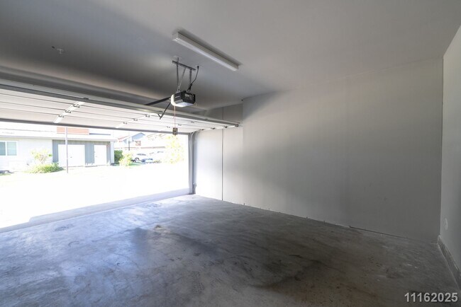 Building Photo - Ho’opili Gem Townhouse – 2-Bed, 2-Bath Ups...