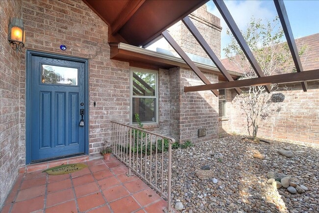 Building Photo - 5530 Tahoe Cir