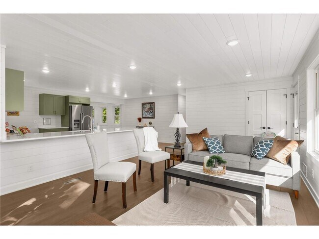 Building Photo - 15240 Kangaroo St NW