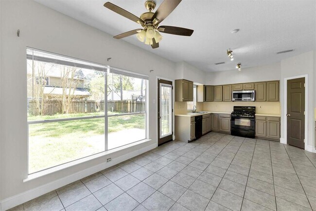 Building Photo - 15614 Lago Villa Dr