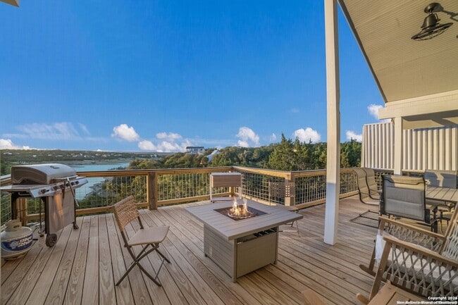 Building Photo - 693 Riviera Dr