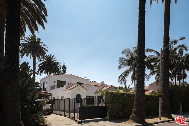 Building Photo - 730 Westbourne Dr