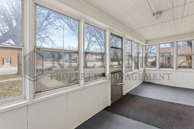 Building Photo - 215 S Kansas St