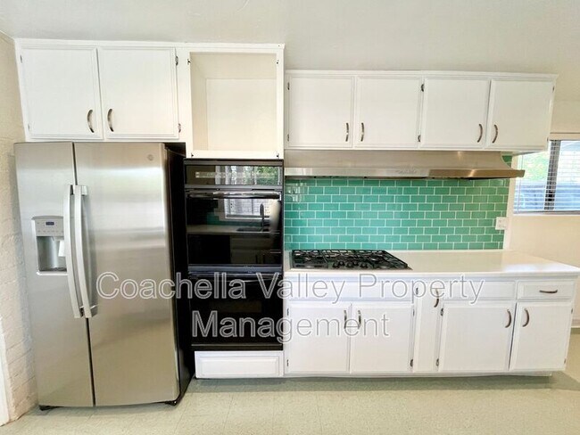 Building Photo - 1680 E Mesquite Ave