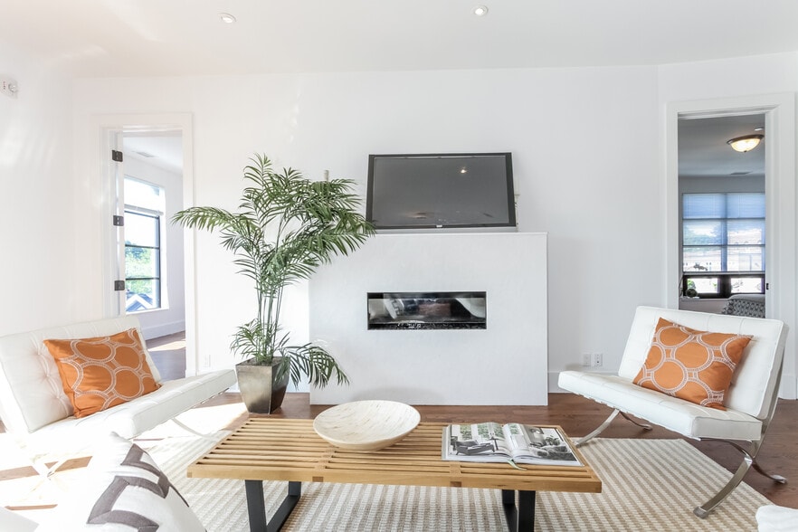 Primary Photo - In Town Location with Water Views!!