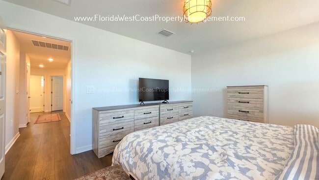 Building Photo - EXCEPTIONAL AND SPACIOUS FURNISHED TOWNHOME WITHIN WATERSIDE- NAUTIQUE!