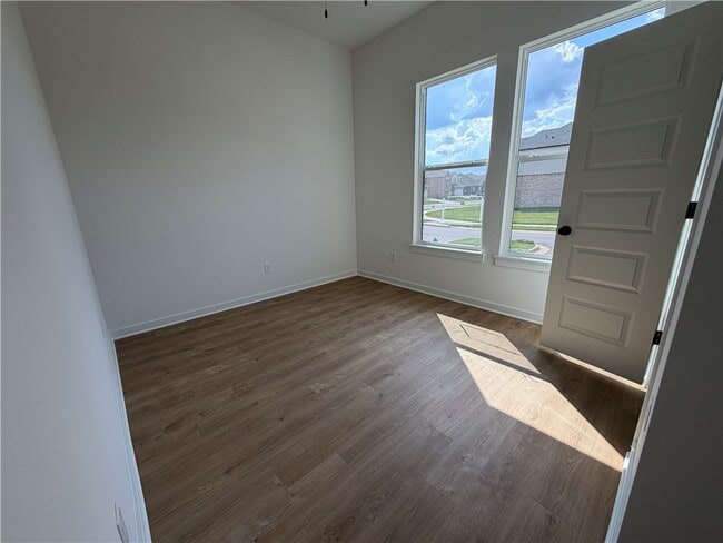 Building Photo - 5231 Nicolas Ave