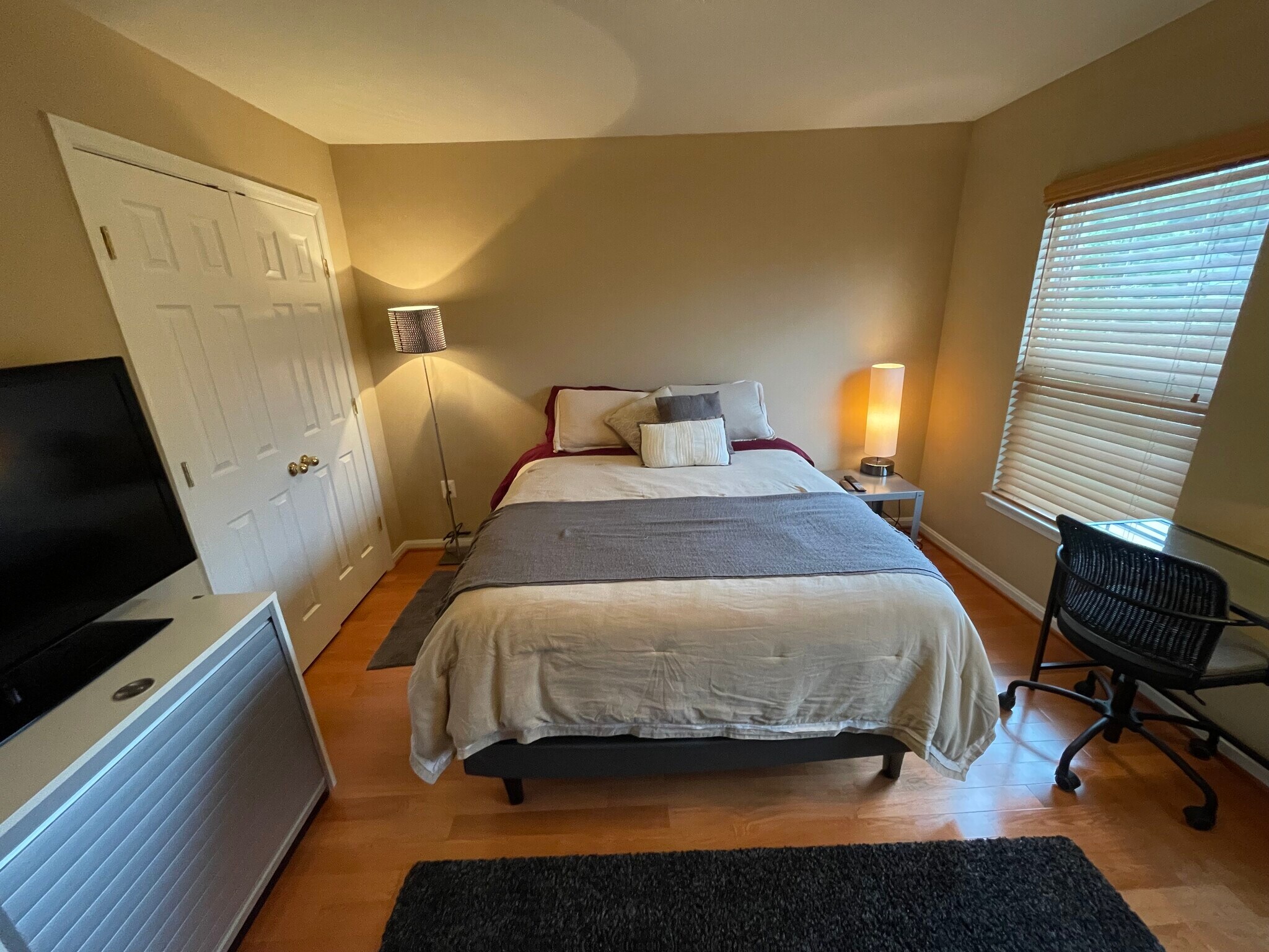 Building Photo - 6615 Schurtz St