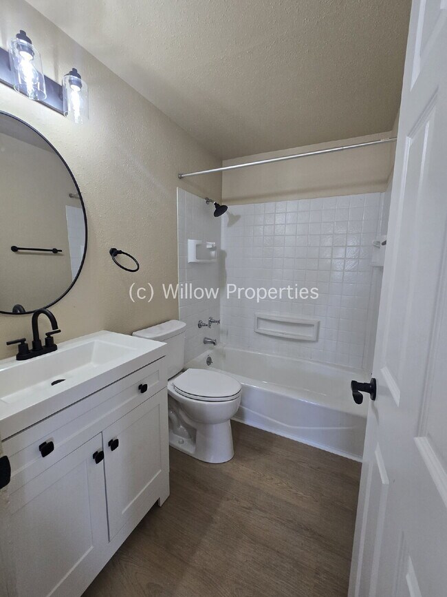 Building Photo - One Bedroom Newly Remodeled