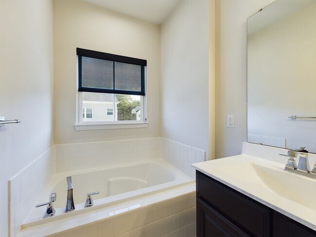 Building Photo - 537 Crofton Village Terrace