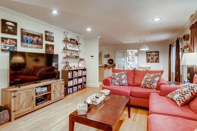 Building Photo - 2050 Sylvania Dr