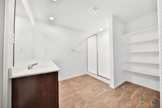 Building Photo - 813 Indigo Wy