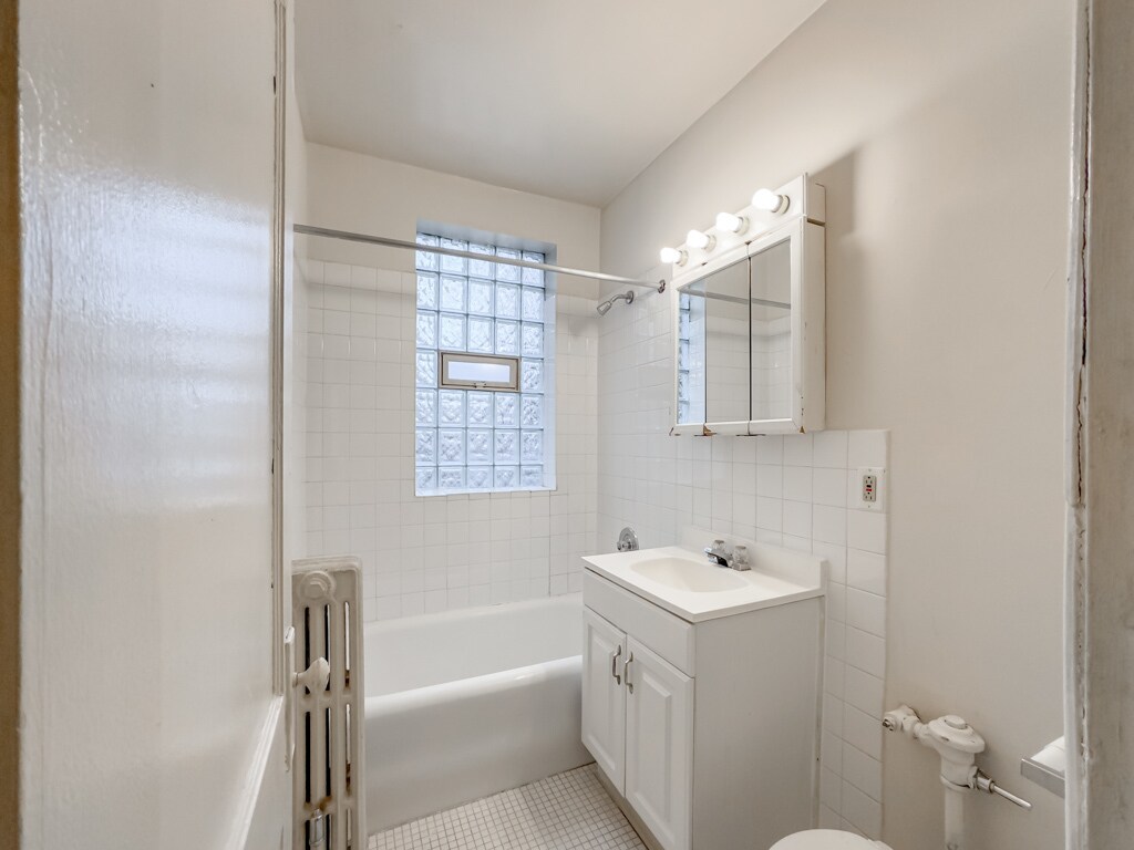 Building Photo - 1055 W George St