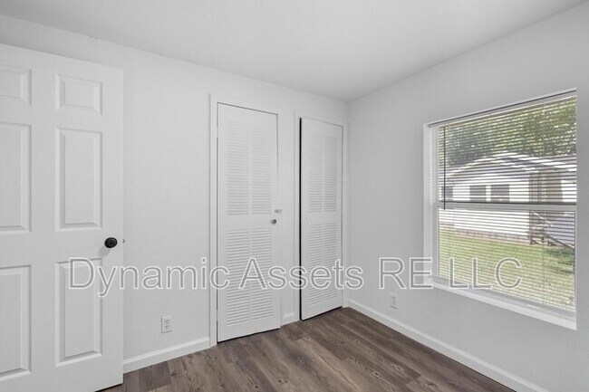 Building Photo - 405 Falletti St