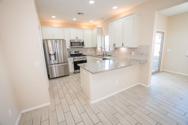 Building Photo - Stunning 2-Story Home in the Holiday Community!