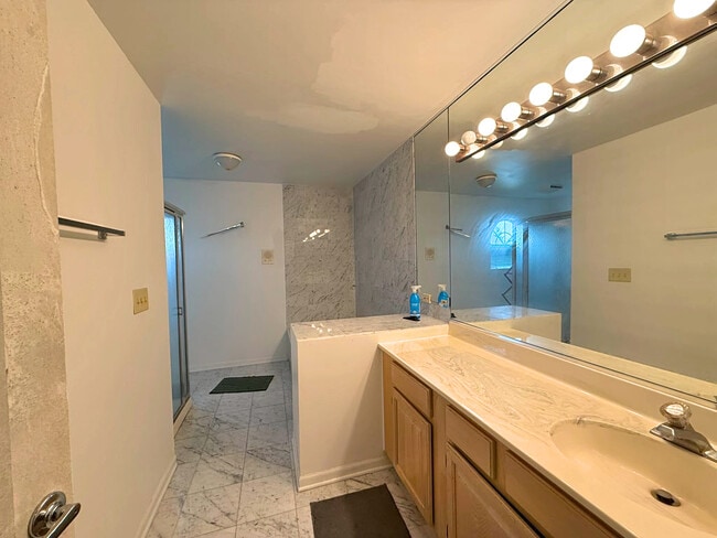 Building Photo - 991 Sweetflower Dr