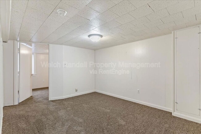 Building Photo - 153 Country Club Dr