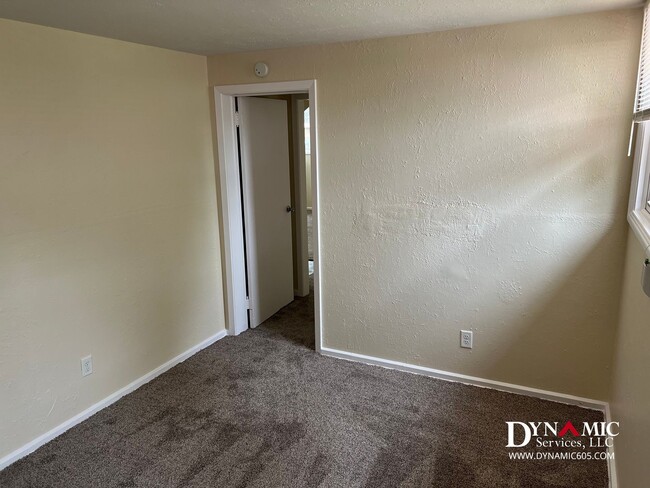 Building Photo - 2425 S Norton Ave