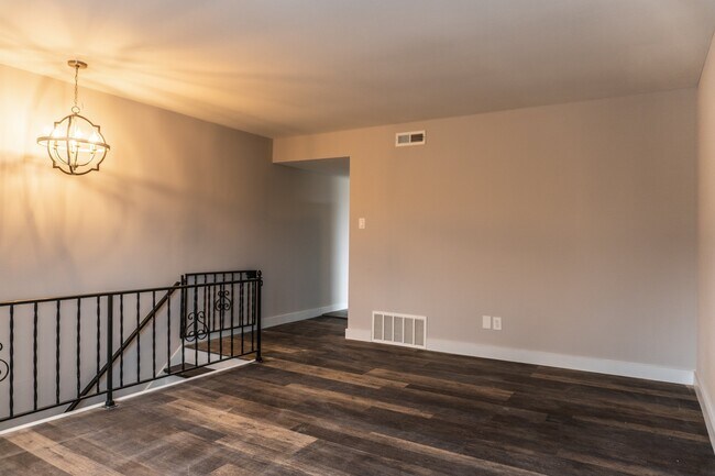 Building Photo - Two bedroom renovated apartment