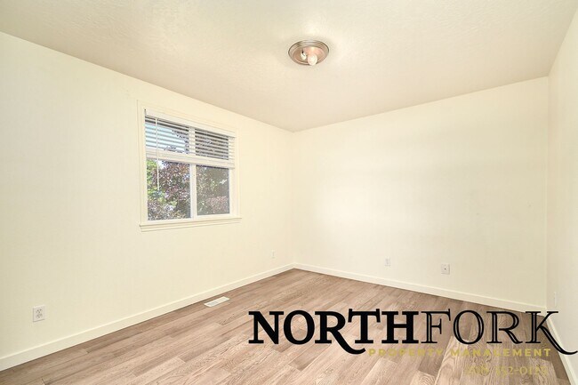 Building Photo - Perfectly Placed Meridian Home in Convenient Location