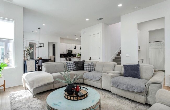 Building Photo - 12016 Savannah Ave