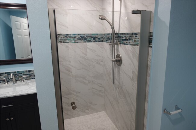 Building Photo - 1102 Winnie St