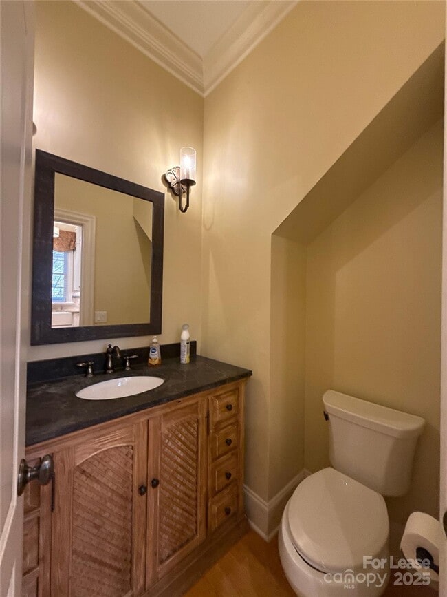 Building Photo - 1109 S Kings Dr