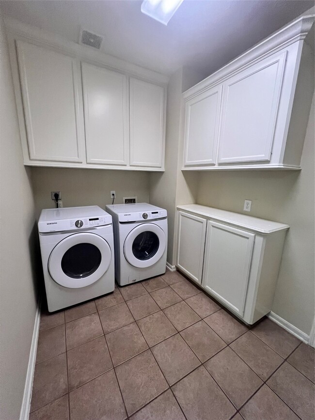 Building Photo - 15 Jewelsford Ct