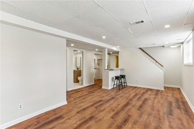 Building Photo - 2888 Bonanza Dr