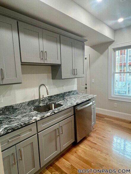 Primary Photo - 17 Verrill St