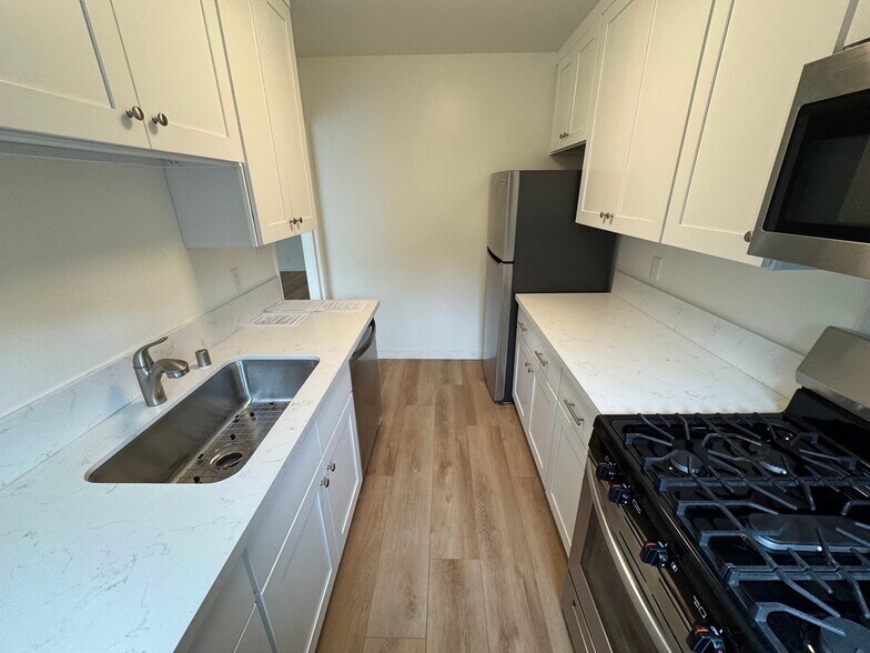 Building Photo - 11662 Sunset Blvd