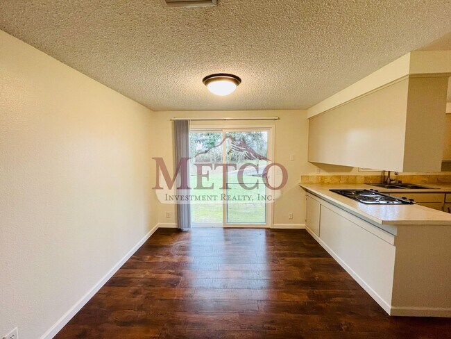 Building Photo - Beautiful 3 Bedroom Home in Eugene on Spacious Lot