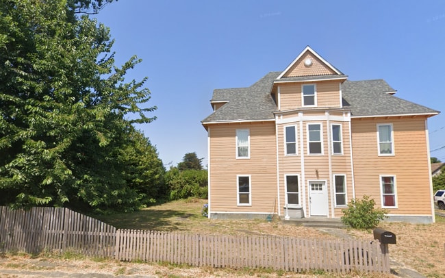 Building Photo - 435 Ash St