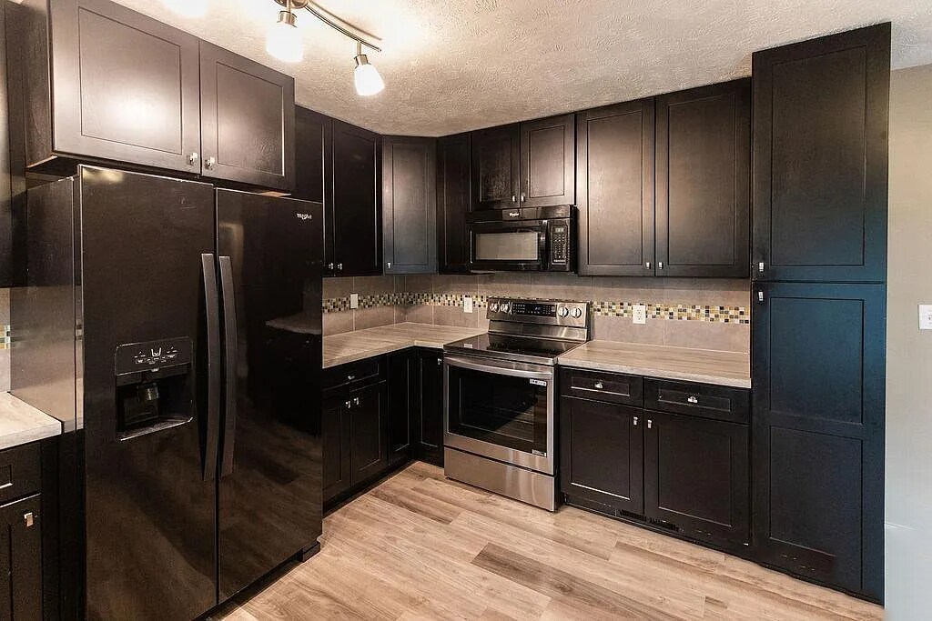 Building Photo - 2535 Saint Thomas Dr