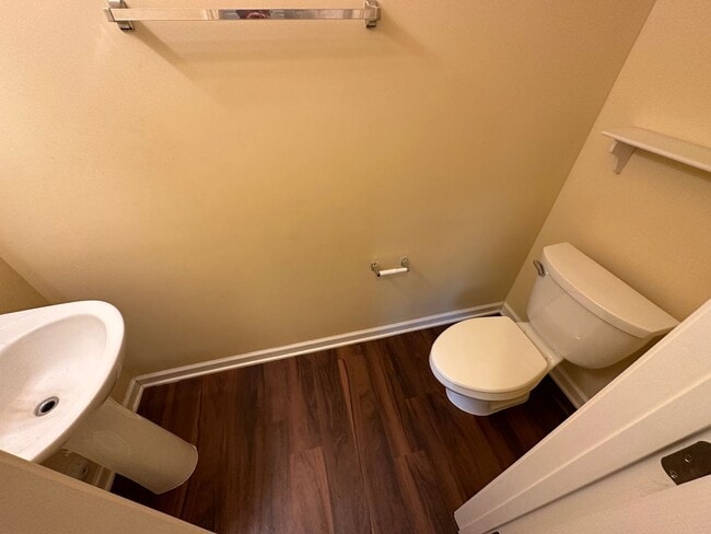 Building Photo - Great 2 Bedroom 2.5 Bath in Ridge Creek!