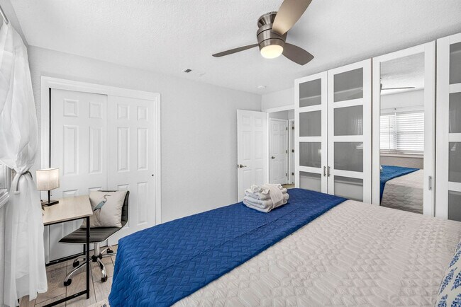 Building Photo - 6004 Tampa Shores Blvd