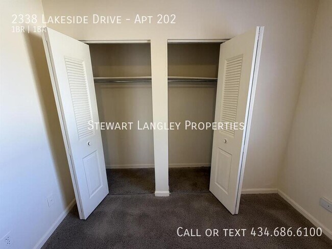 Building Photo - 2338 Lakeside Dr