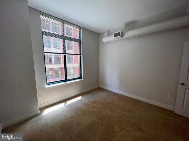 Building Photo - 1205 N Garfield St