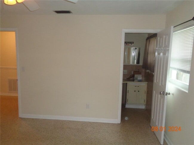 Building Photo - 508 Camelia Ln