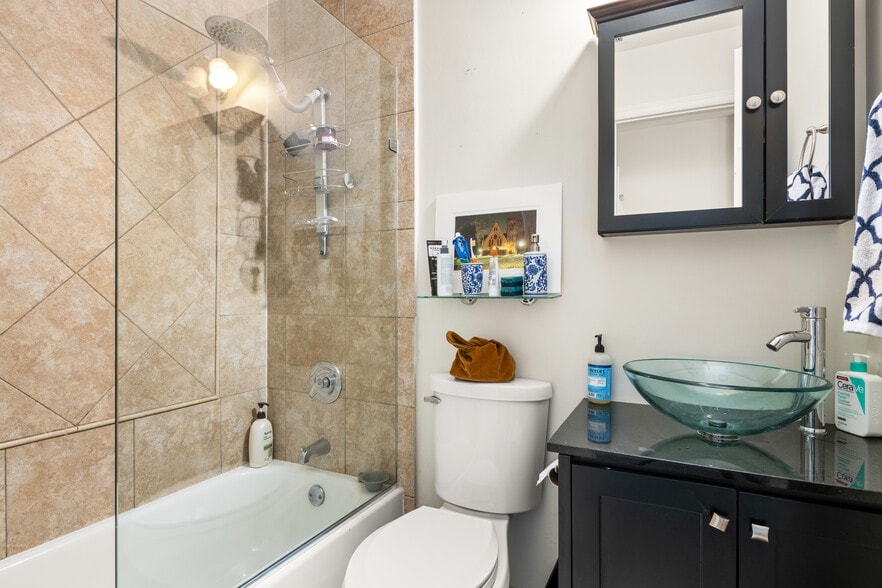 Primary Bathroom - 104 W Oak St