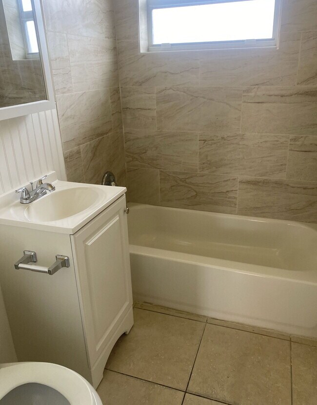 Building Photo - 2545 York St