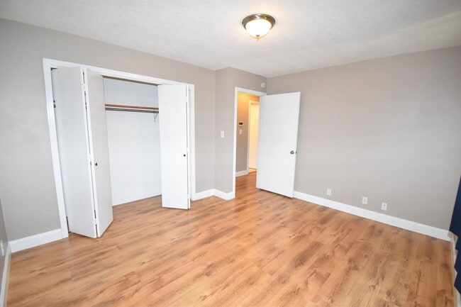 Building Photo - 2 Bedroom Pet Friendly Home For Rent!