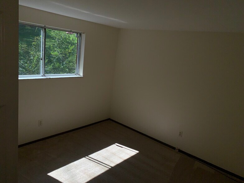 Building Photo - 4304 Royalview Dr