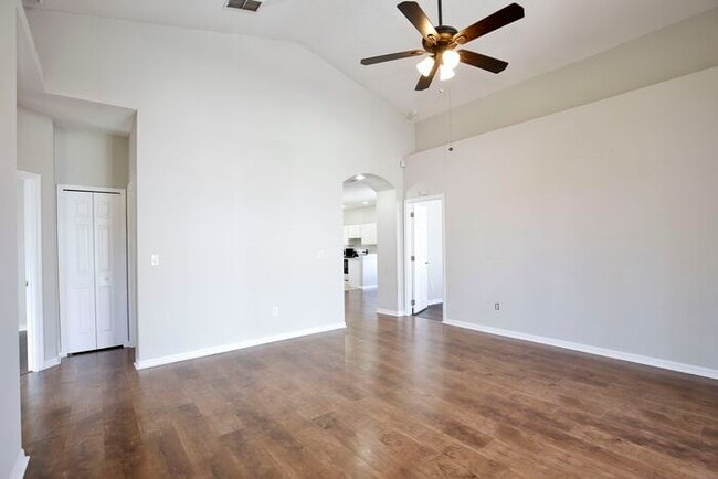 Building Photo - Lovely 3/2 Spacious Home and a 2 Car Garage in Deans Reserve - Orlando!