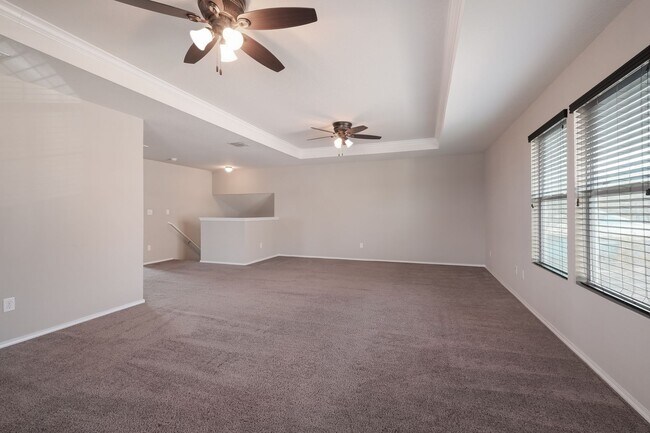 Building Photo - Bright & Spacious Home in Comal ISD