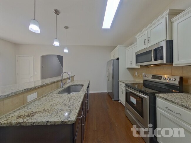 Building Photo - 930 Corvus Ct