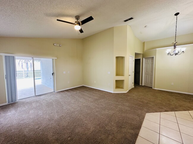 Building Photo - 620 Sonja Cir